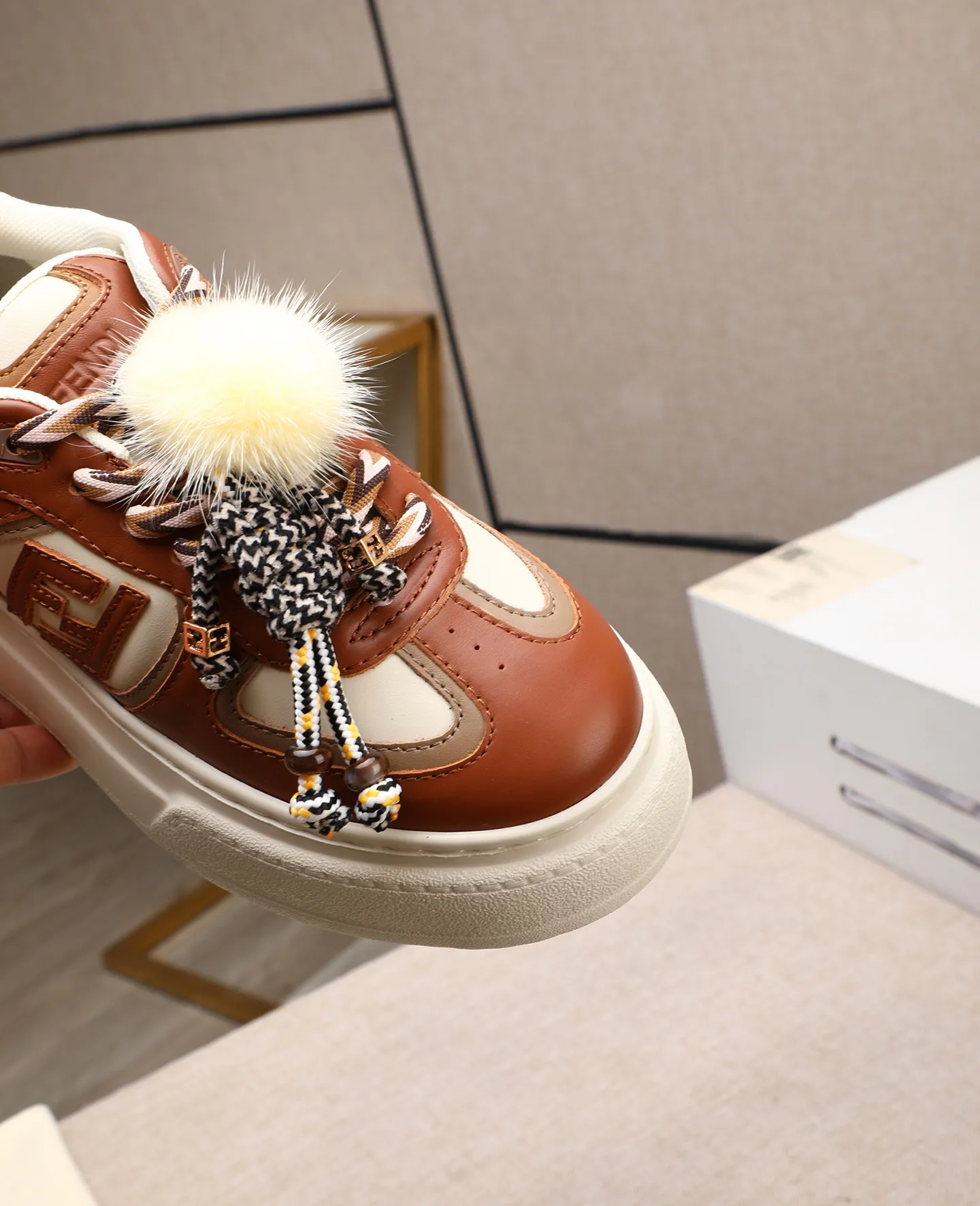 Men's shoes 💰740 Top quality Fendi Match series 25 latest colors Pendant thick sole lace casual FENDI Match lace. Made of light pink leather with white and ocher brown details. Contrast leather FF appliqué on the sides and hiking laces in white, pink and ocher brown. Thick rubber sole with oversized embossed FENDI lettering on the heel. Metal ring charm on the tongue: A small braided doll with contrasting mink fur details and gold metallic FF on the right shoe. The left shoe features a braided cord with contrasting mink double pom poms, metallic FF beads, and Pequin print pattern and logo. Upper: Original custom-made imported first-layer cowhide. Inner lining: Imported custom-made breathable mesh lining. Sole: Original open-molded ultra-light foam material. Bottom thickness: 5CM. Number of yards: women's 35-40 (custom-made 40 non-refundable).